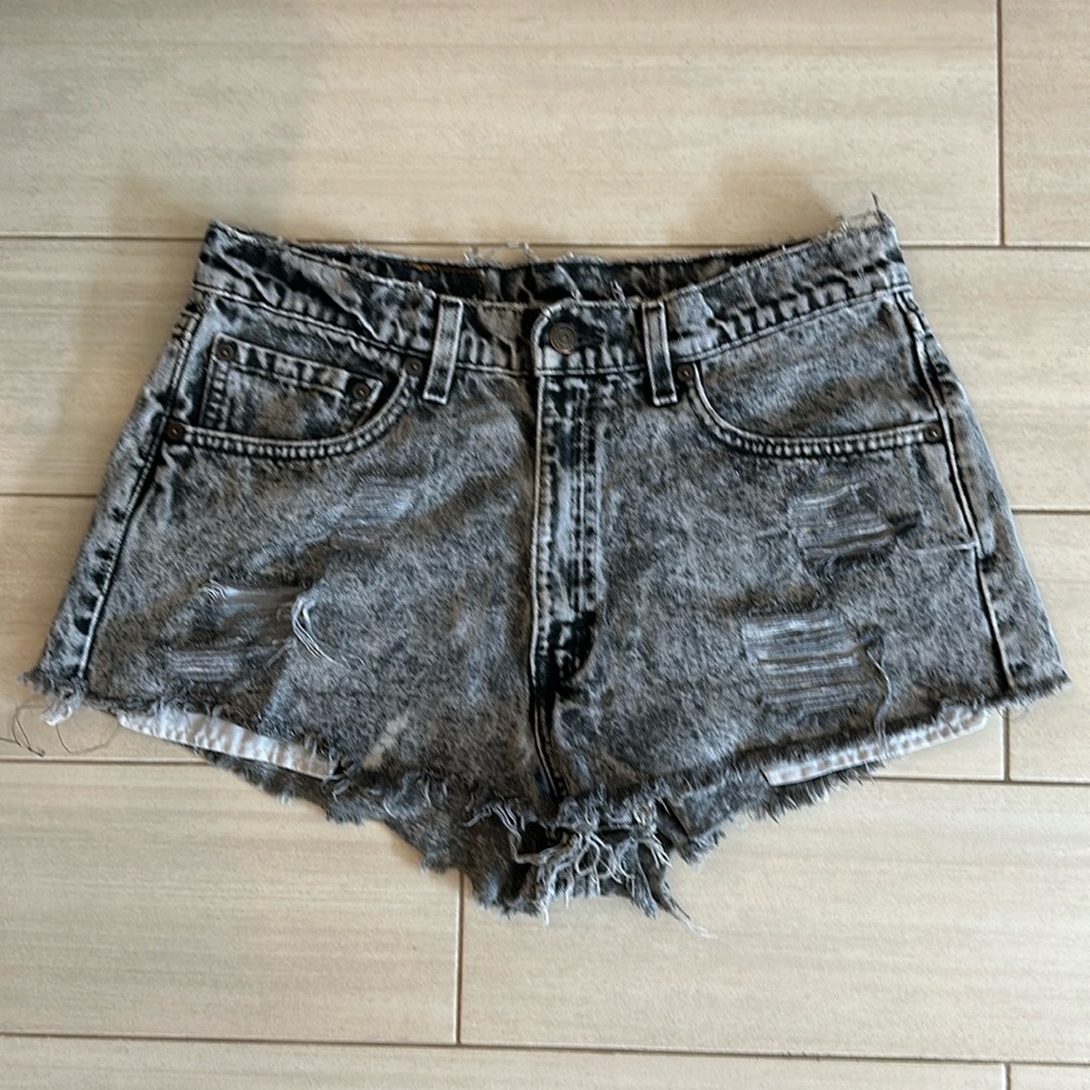 Vintage Levi’s 565 Jean Shorts W33 Made in USA